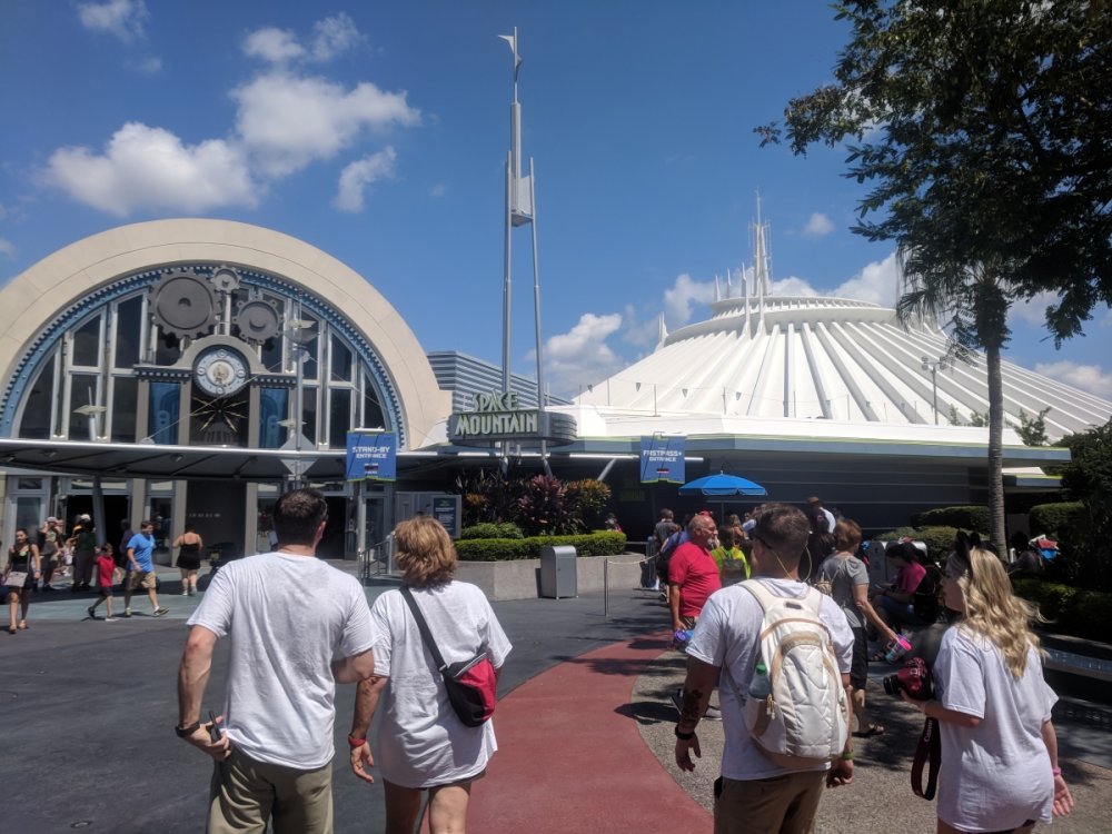 1824560009_SpaceMountainFront.thumb.jpg.4a9d87db79524f65e6a3026878946302.jpg