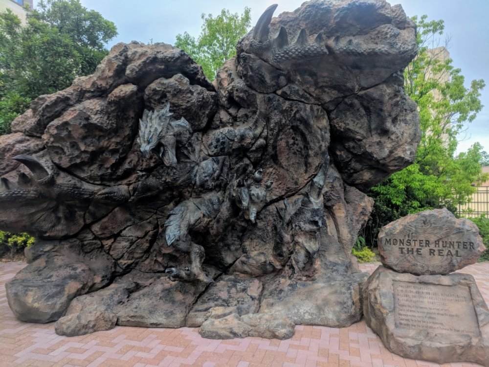 1836055078_MonsterHunterEntrance.thumb.jpg.e15a6c63ae68d9e590d090173b47f7b1.jpg