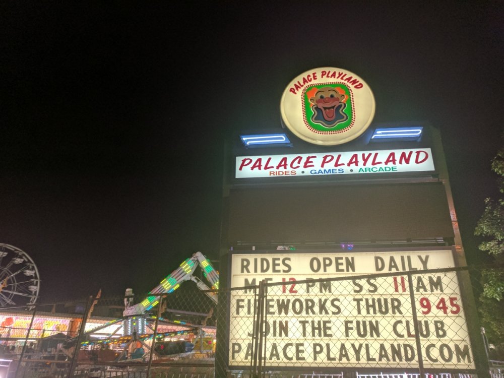 1849637206_PalacePlaylandSign.thumb.jpg.cb353fe75208e0e18ec951e59c5d7f59.jpg