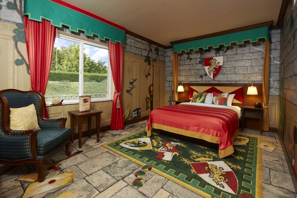 1856788286_06A_KingdomThemedRoom-Adults.thumb.jpg.cb1c7882b52b01de18627999785da563.jpg