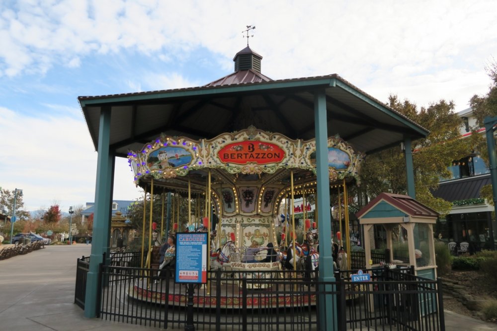 1915513769_FlyingHorseCarousel.thumb.JPG.3a2c56aeac8c840ede52564a49cef5b4.JPG