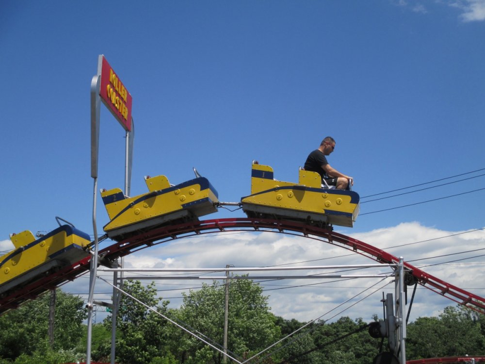 1944353423_RollerCoasterLiftHill.thumb.JPG.c27a8e8acf937c634f4e967ed6d7aa33.JPG