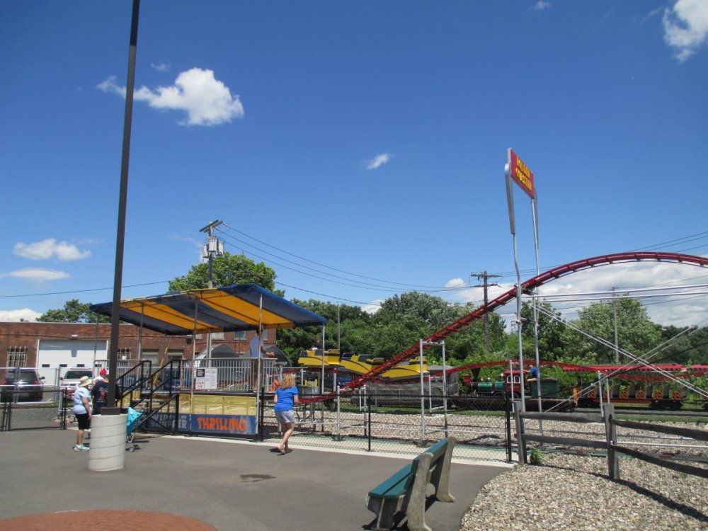 1952878547_RollerCoasterBunnyHill.thumb.JPG.97a6f425a0e039cdcba0bd9f7c60baec.JPG