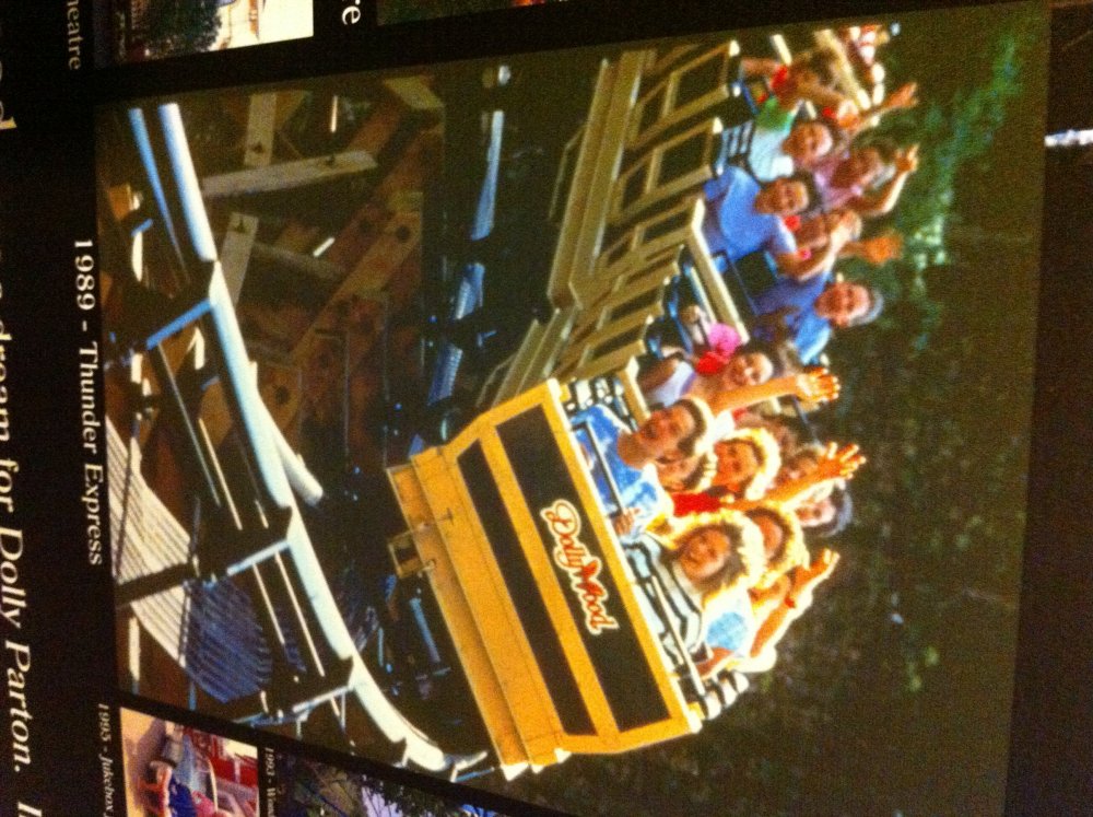1969793604_Dollywood08.thumb.jpg.878625ee3abd702a2d466f20c8981ba2.jpg
