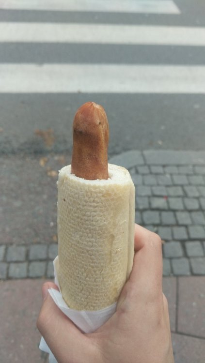 199328301_PhallicHotDog.thumb.jpg.f5f84e15d2765f993d3dacc2422c0813.jpg