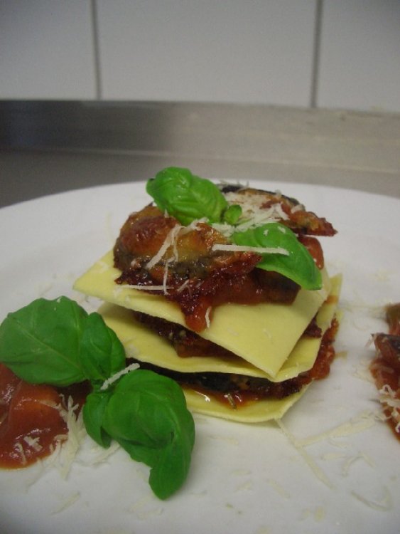 1997348580_OpenEggplantLasagna043.thumb.jpg.7f7a415a8053ccf3282ec27810fa3a43.jpg