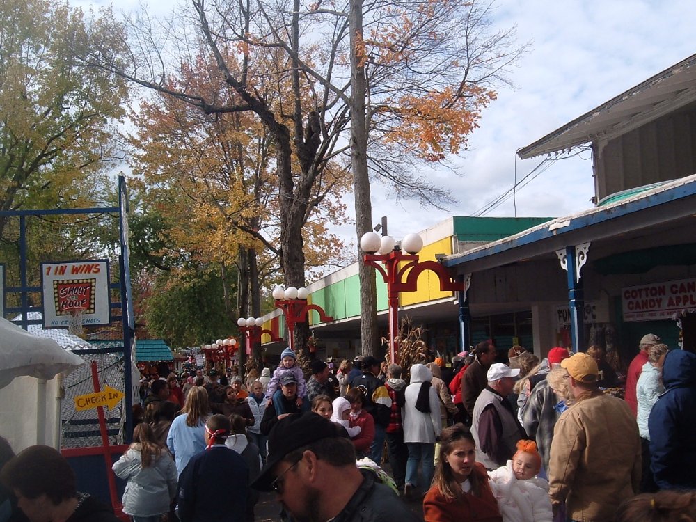 2006_1015Pumpkinfest0066.thumb.JPG.091b1c458756b54165f45b59ecf97c8d.JPG
