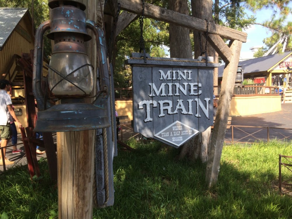 2011112764_MiniMineTrainSign.thumb.JPG.8753e3b9688641e906fced9ad5d45a1a.JPG