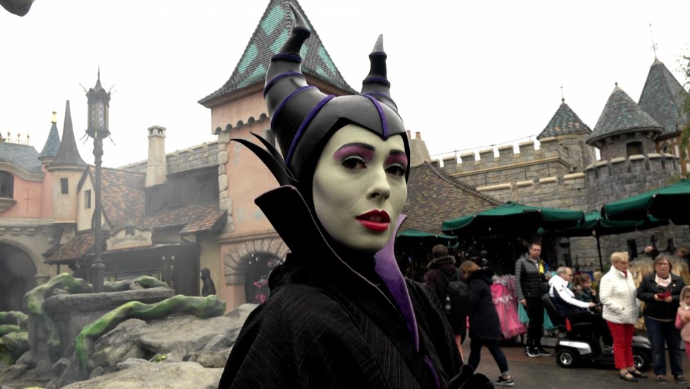 2012159726_MaleficentMeetandGreetHalloween2018atDisneylandParis.thumb.jpg.60c1d400a032d27d35c0a6f74cc23500.jpg
