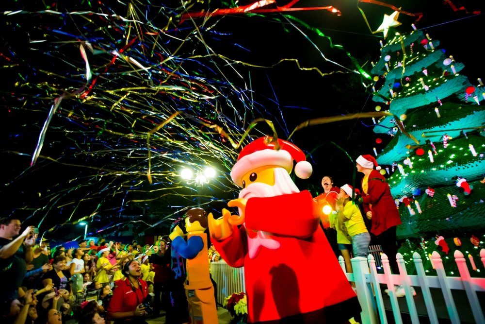 2014_12.06_LEGOLANDFLORIDA_TREELIGHTING_001.thumb.jpg.347a4c3778932816e1a19d679b2d6b0e.jpg