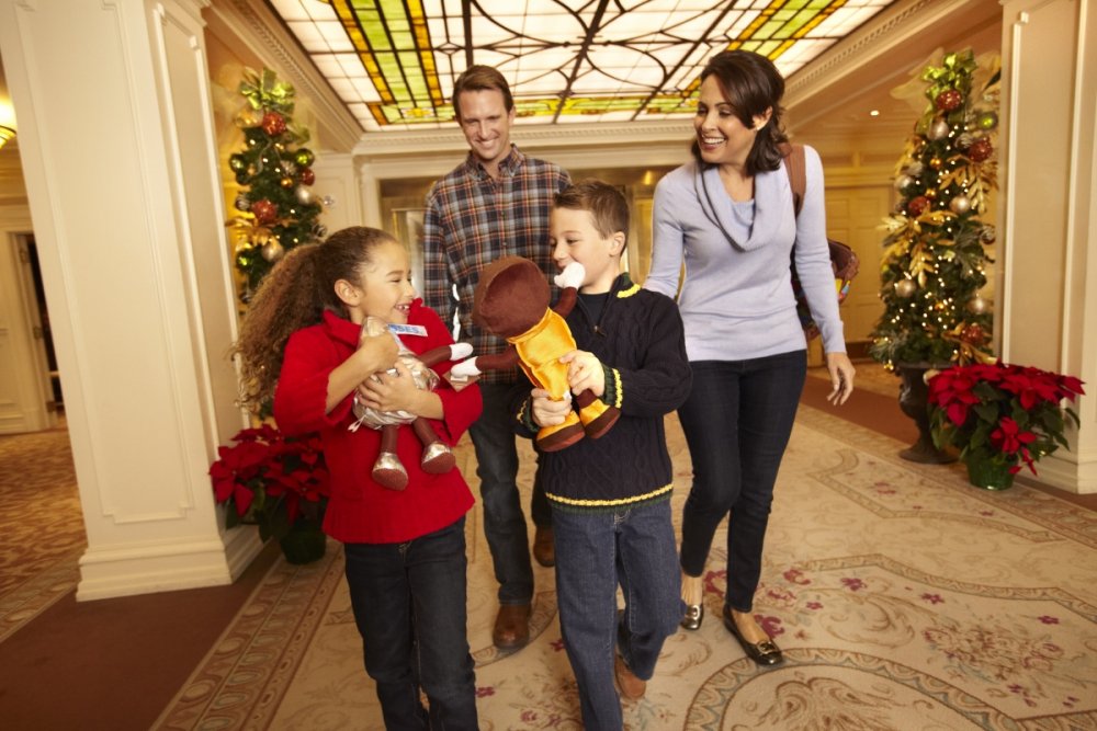 2015034813_HH_14.Lobby.Family.Holidays2.thumb.jpg.fc8468c37681f4751d7972e87a4374b4.jpg