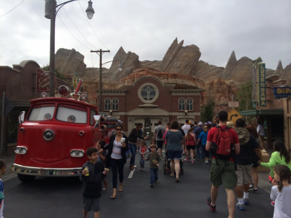 2030159092_CarsLand(Day).thumb.JPG.2a75c5d1b9864acd089a19e65fe3a940.JPG