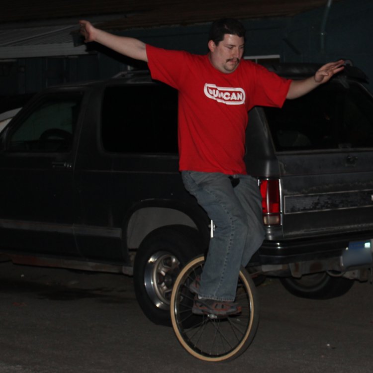 2057178659_unicyclebillysmall.thumb.jpg.157ff09b89bb1869002391e8bd0a6959.jpg