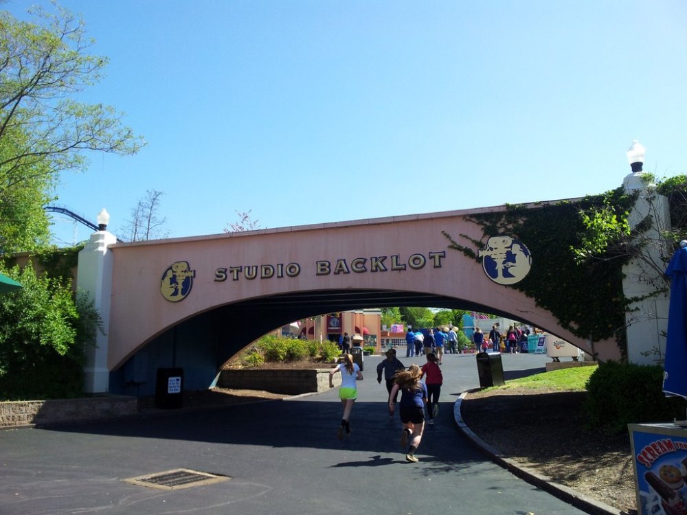 2079372285_StudioBacklot(Copy).thumb.jpg.8e6b006cc24f9f87ac46fcfecc45eed7.jpg