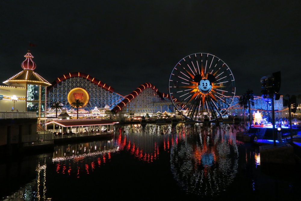 2109026155_PixarPier(Night2).thumb.JPG.8d498e927ee13698973d5abab6591f8d.JPG