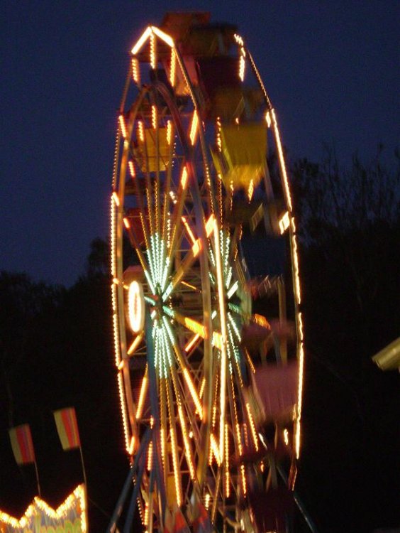 2115609315_Ferriswheel2.thumb.JPG.ffacc887305c0eba0c2c6ef1edfe1d8c.JPG