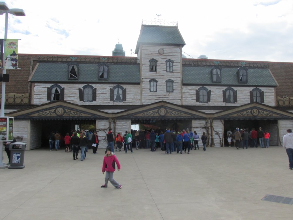 2119930716_kingsislandhalloween2015001.thumb.JPG.a62d19ca57811ce99404fc5e33fbad93.JPG