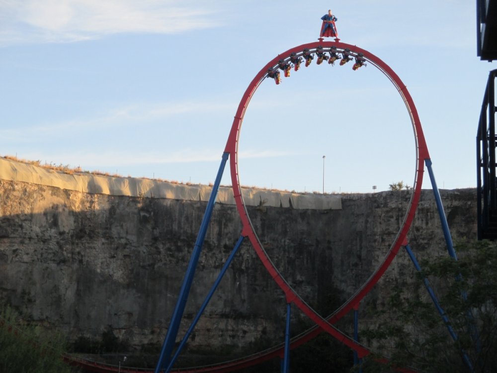 2124966299_SupermanKryptonCoasterVerticalLoop1.thumb.JPG.4e418849c782a79e13f5783fe716a459.JPG