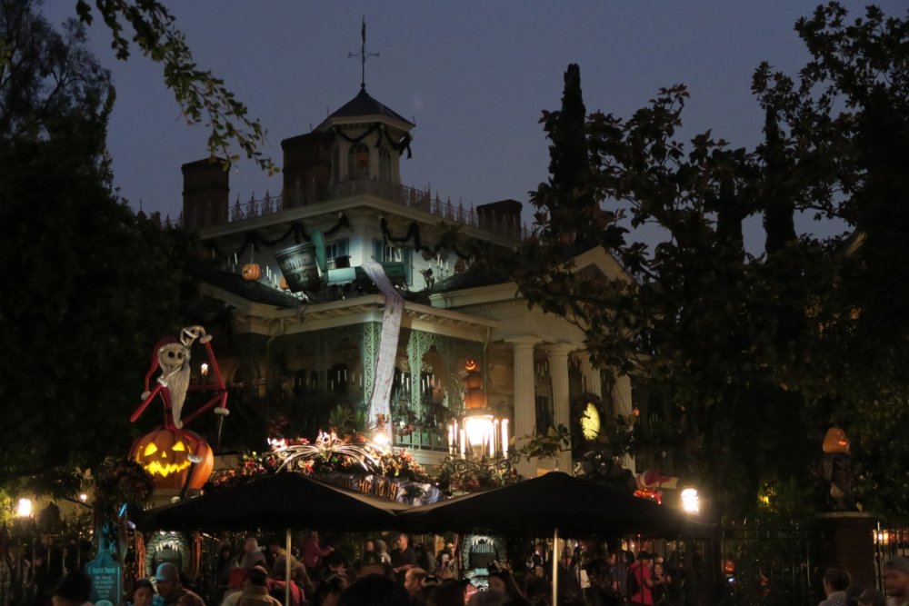 2135116403_HauntedMansionHolidayEntrance.thumb.JPG.9985213036fc1b66f3f5c13d2e4bdc5d.JPG