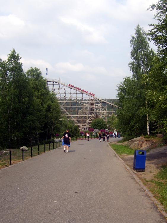 23-thundercoaster.thumb.jpg.5eb4fb209e836a403c6e53fd5520f284.jpg