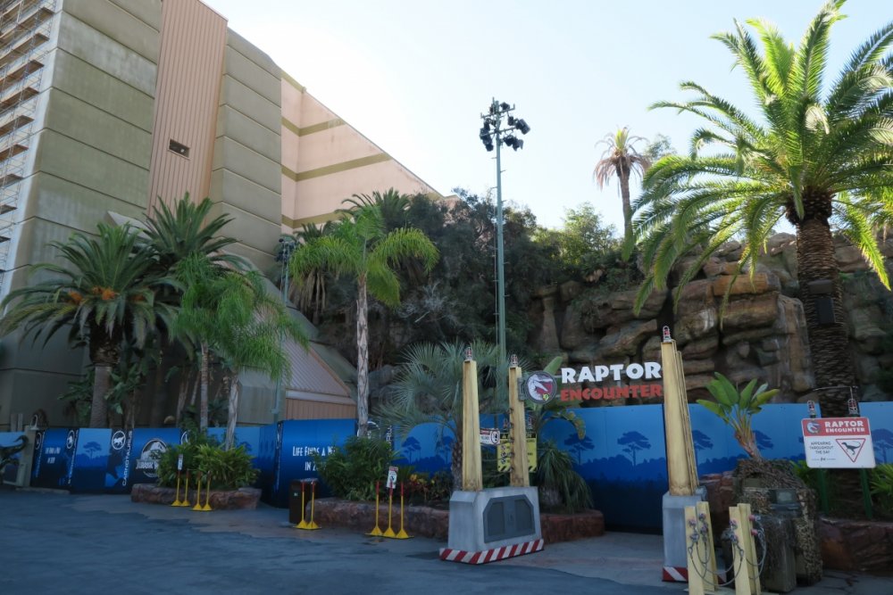 241833672_RaptorEncounter.thumb.jpg.4f25598ff86a8391a74a39149a571e12.jpg