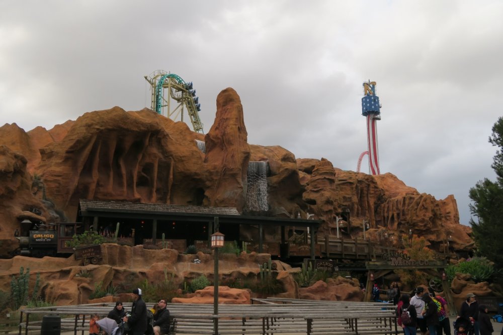 271418296_CalicoMineRideExterior.thumb.JPG.bee36448cb6478e11b40373da57d8ce6.JPG