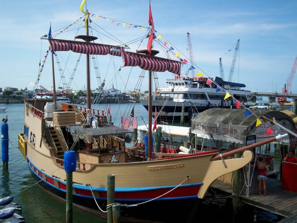284758898_pirateboat.thumb.jpg.783152f5e6d0ee316959df2d50b88b5c.jpg