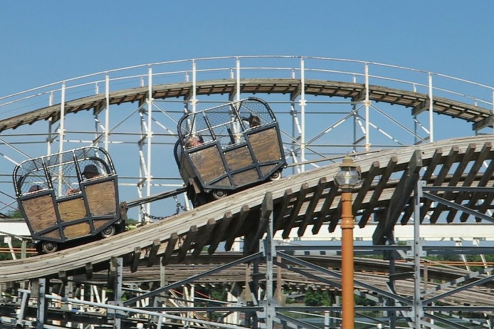 323362379_LostCoasterTrains.thumb.jpg.6583869b2bc8f07093bc2e5b831a4f32.jpg