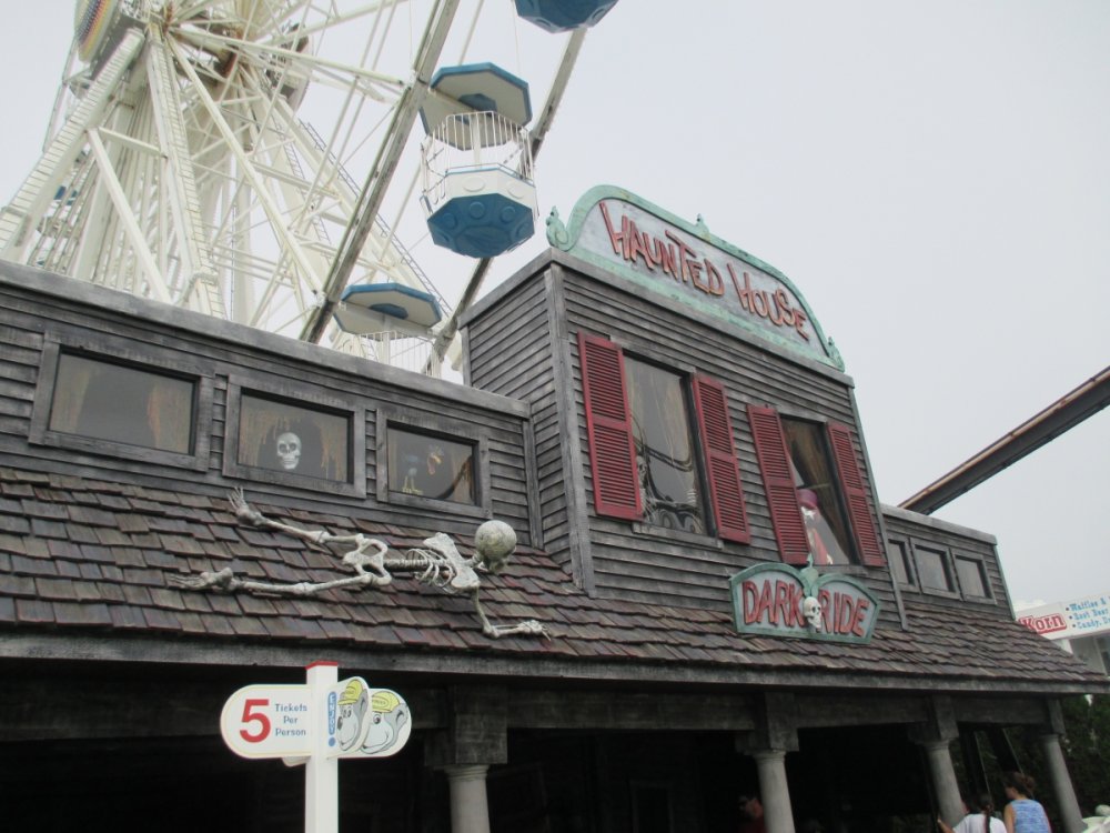 343460472_HauntedDarkRide.thumb.JPG.f5acd7c2c8a9572221a5f59fdc752f45.JPG