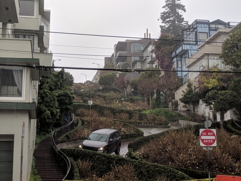 413517473_LombardStreet.thumb.jpg.85451a9ca30299729eea30b630813a2c.jpg