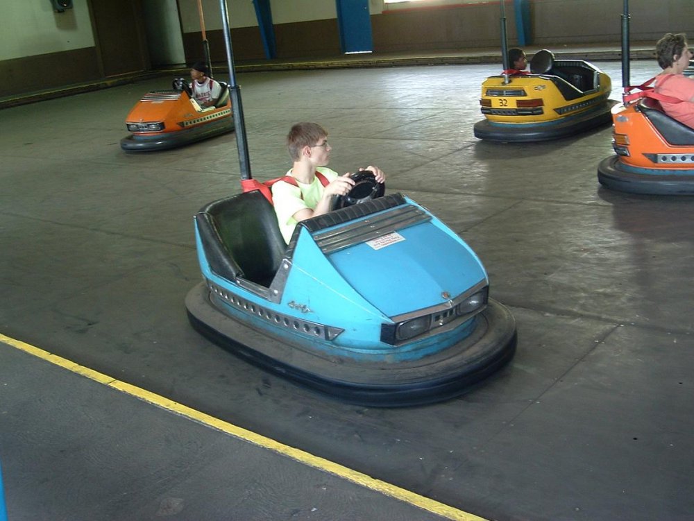 416897337_bumpercars.thumb.JPG.8836b73702bcfef5712edc61df54bfb7.JPG