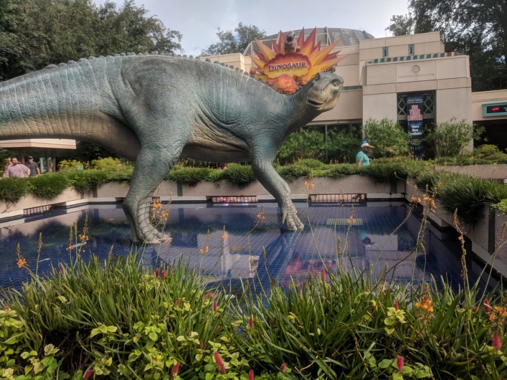 418875571_DinosaurStatue.thumb.jpg.7327f7e6268e0e54698865cbe77e74bb.jpg