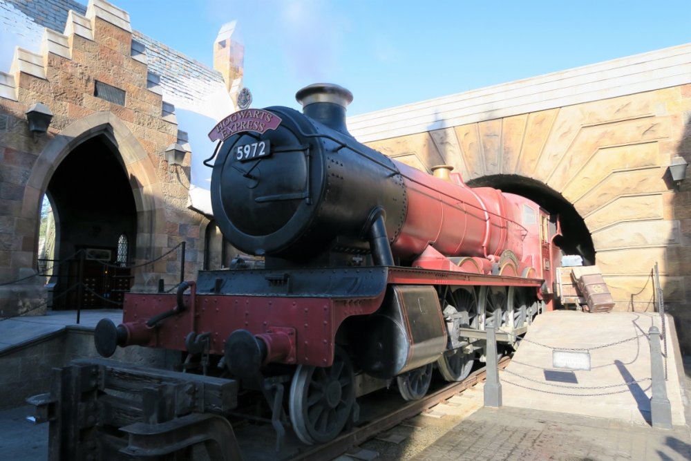 420993764_HogwartsExpress.thumb.jpg.80c0f0d4ad03a9fa3be64bcc715241b8.jpg