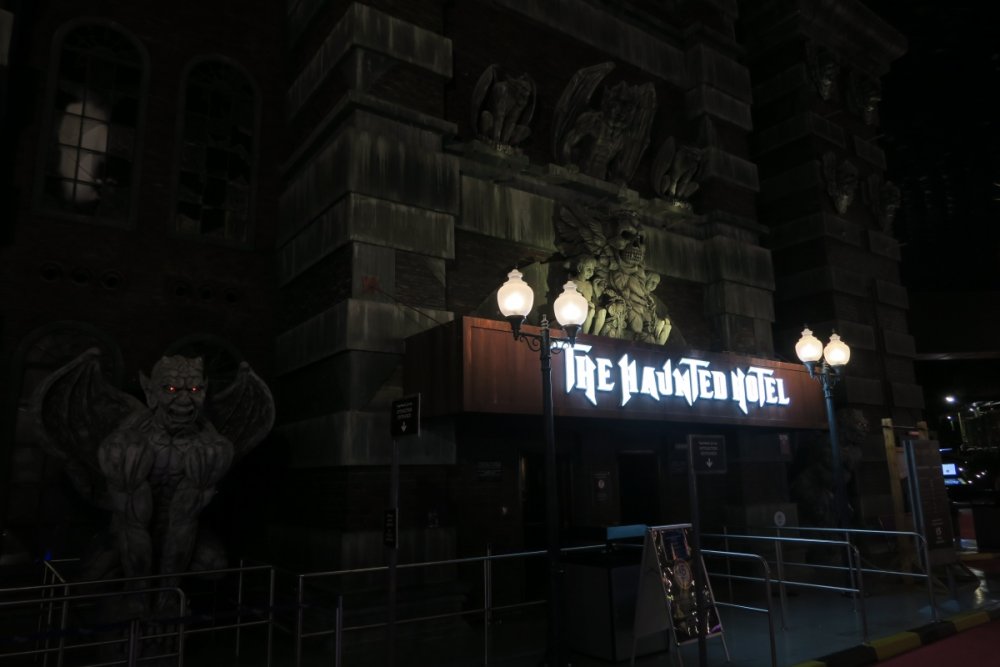 45236696_HauntedHotel.thumb.jpg.4bd587b25aca077615674fbd6c528b64.jpg