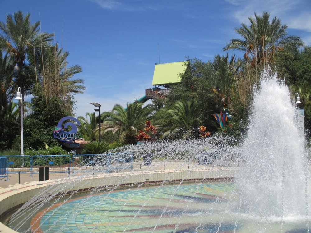 459113627_AquaticaEntrance.thumb.JPG.4eb3ef55653dd651346af3c98fff94f9.JPG