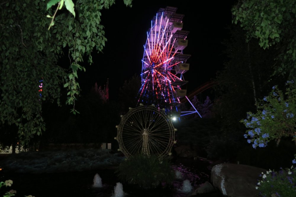 460856281_FerrisWheel(Side).thumb.JPG.9f0fb7eb25742aacea220fe7dd4e2fd0.JPG