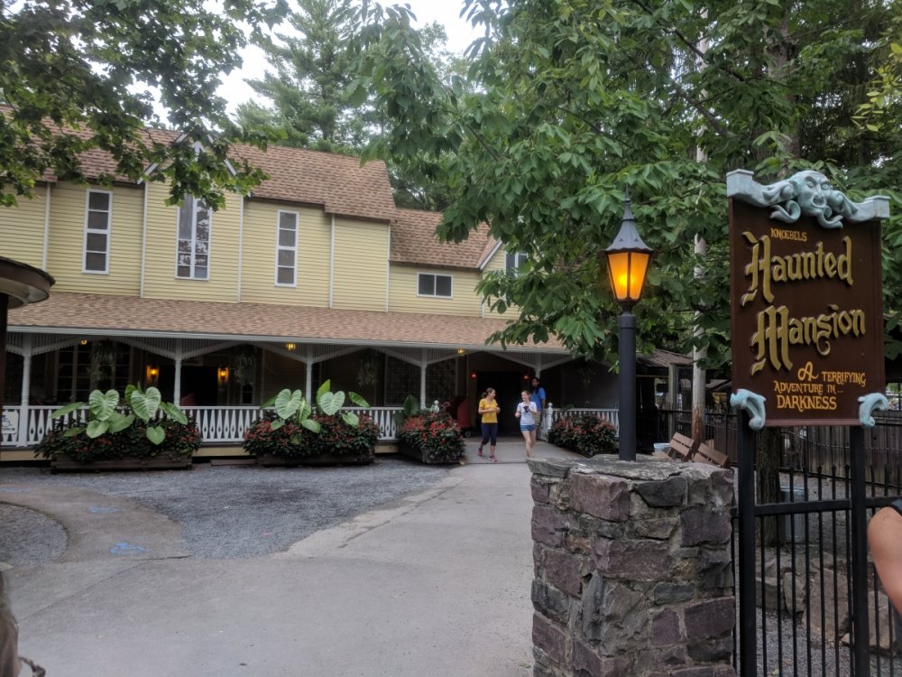 463634540_HauntedMansion.thumb.jpg.3fc2f7770d75dda8ff777ceb7e916abb.jpg