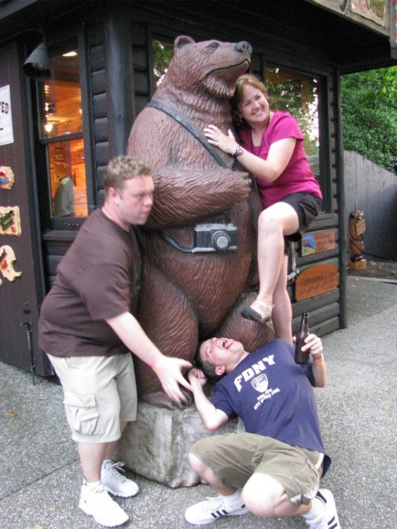 471731866_034Bearstatue.thumb.jpg.25fe7c1739242bdac82265d8c58f85a6.jpg