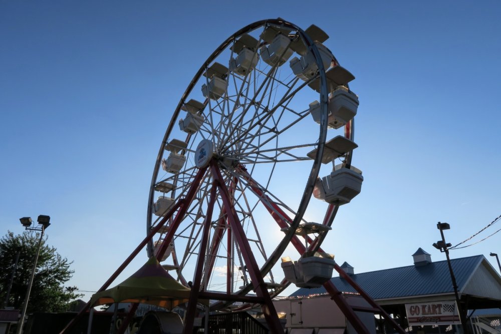 477297708_FerrisWheel.thumb.JPG.f102a5b5107509e78ab99bae2d7a7db8.JPG