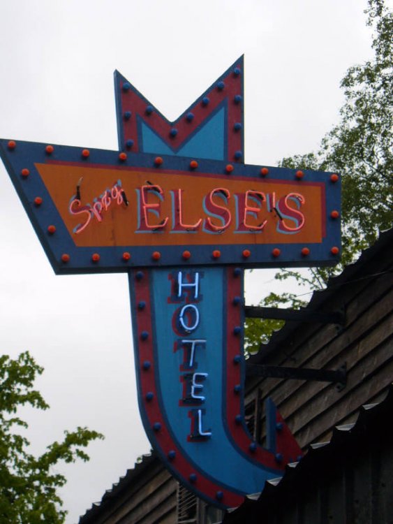 556358023_ElsesHotelSign.thumb.jpg.dfb74cc3275aa7992500da6a1b9e3008.jpg
