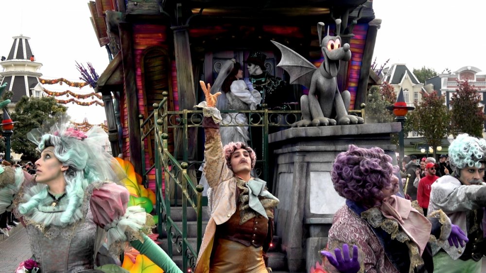 56417211_HalloweenParade2018fullversionin4Kmulti-angleatDisneylandParis2.thumb.jpg.91b3cdf185bb92dcafc7c31da25cf129.jpg