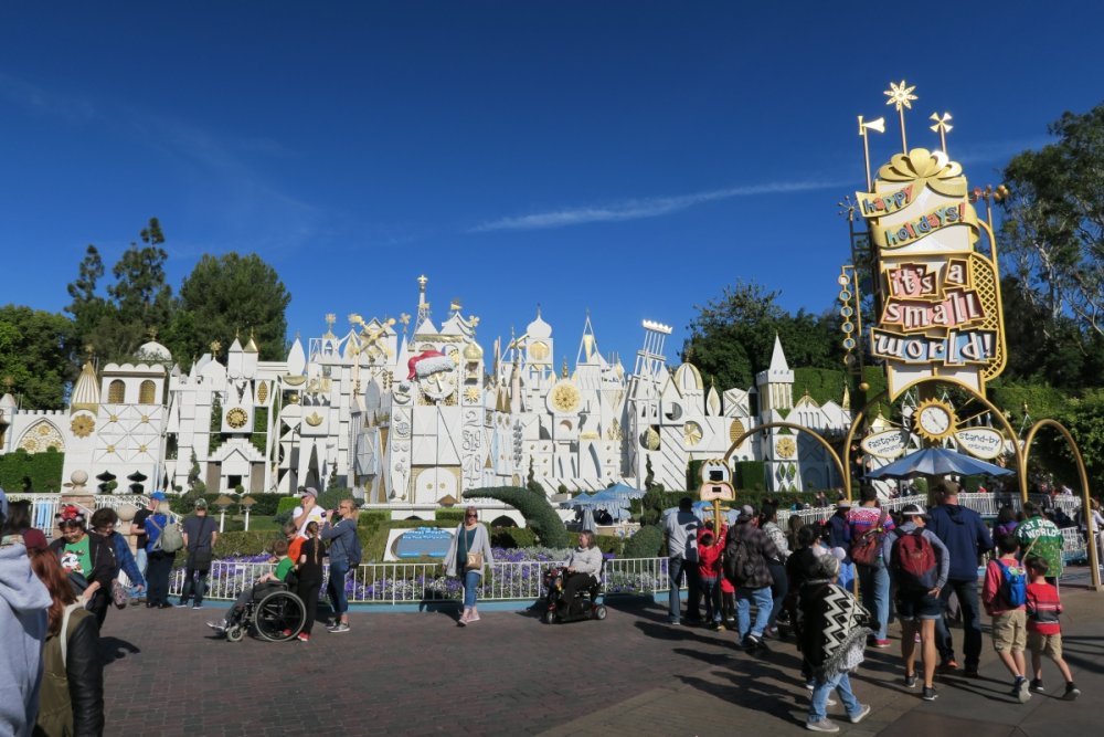 597036437_ItsaSmallWorldHoliday.thumb.jpg.78ec00d34c85182e7eb312150fd632b1.jpg