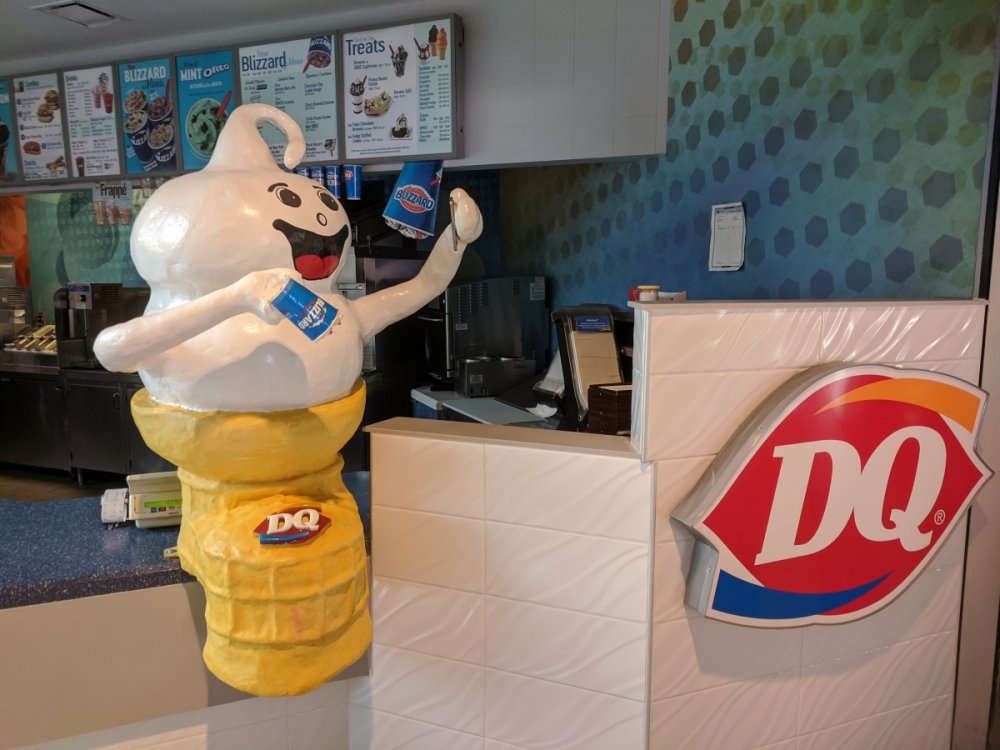 623975383_DairyQueenSelfie.thumb.jpg.6a1771b07a6e84cf6b8d83e7e83360de.jpg
