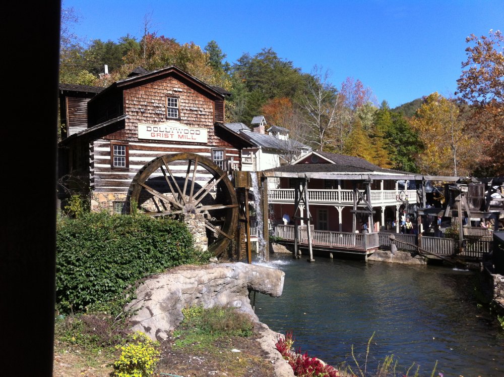 625392434_Dollywood027.thumb.jpg.cf49a30413be84b57631b0b5123f7172.jpg