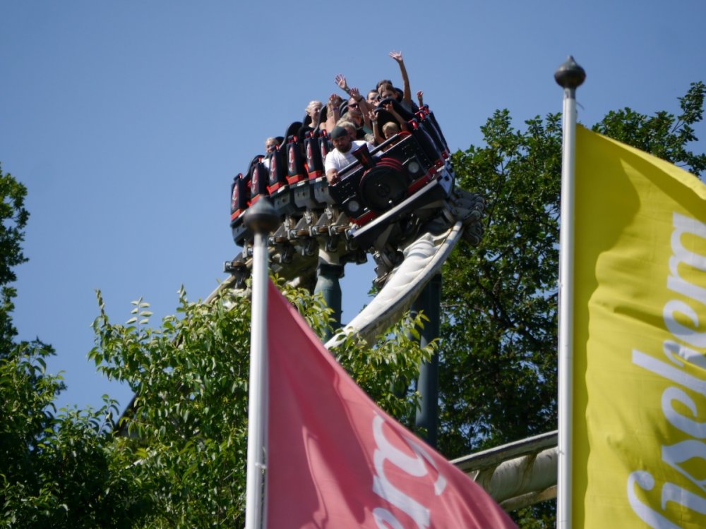 703463659_029Liseberg.thumb.jpg.33673fa8c43b9bcfaea1e0632d30f79a.jpg