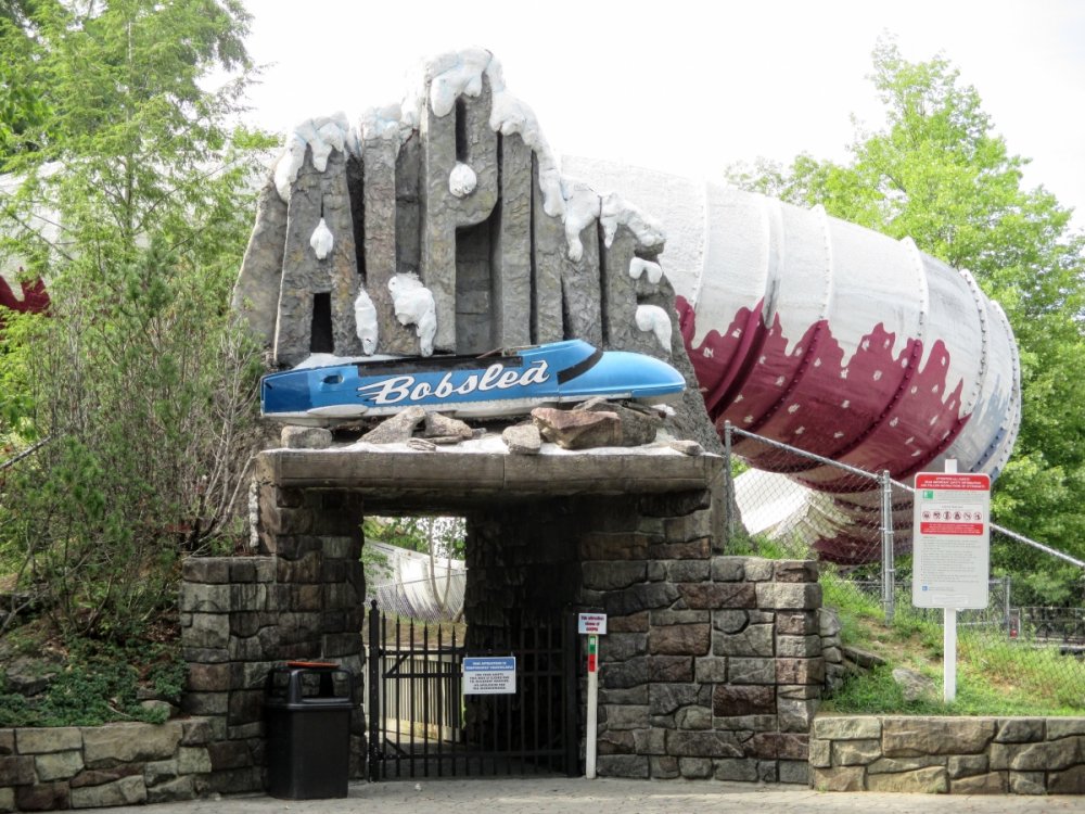 71524660_AlpineBobsledClosed.thumb.jpg.169d8bfeb486abfcb6d2b9d31a5a3396.jpg