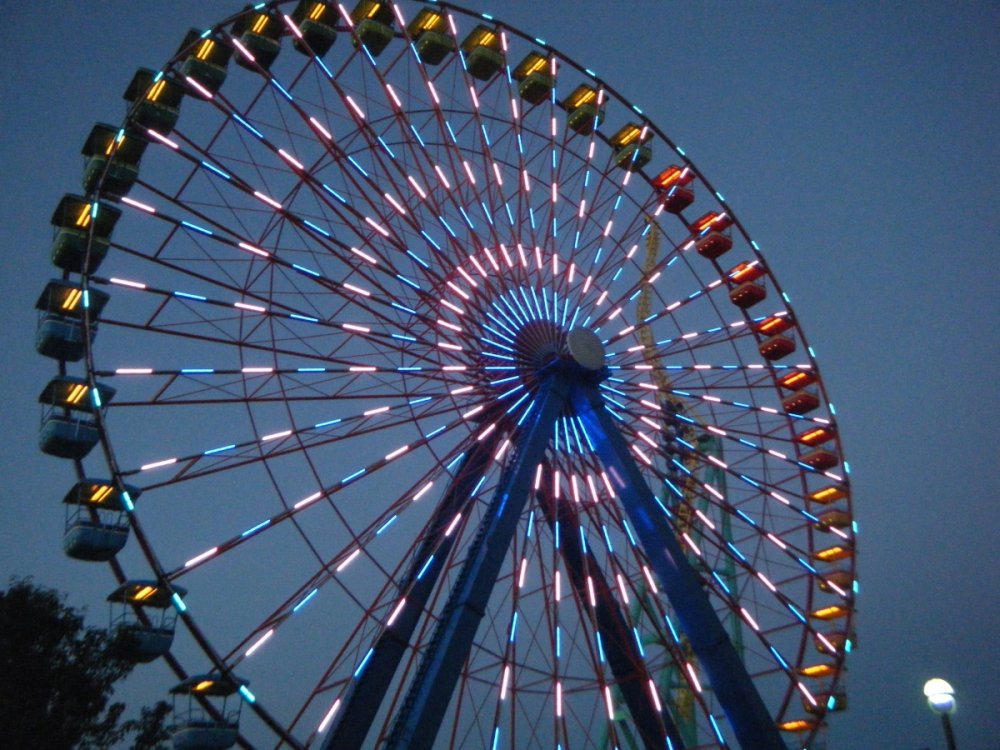 724507035_FerrisWheel002.thumb.JPG.4033928c8a2d1a786126ee0e75a327b6.JPG