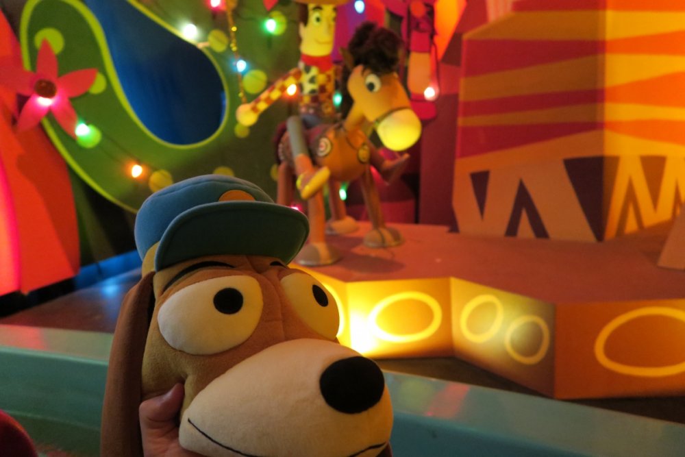 767700142_ItsaSmallWorldHolidayToyStory.thumb.jpg.3abe664413c263a34aed93de086dd722.jpg