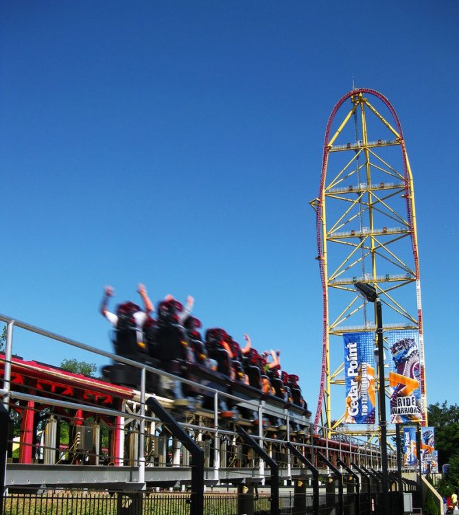 800px-Top_Thrill_Dragster_at_Cedar_Point.thumb.jpg.16568a0e14b95f13b23e10b04ebd447e.jpg