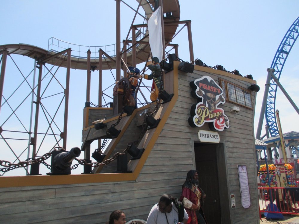 813842820_PiratesPlungeEntrance.thumb.jpg.32f1de2394ebd9d2671cbdd3effaf48b.jpg